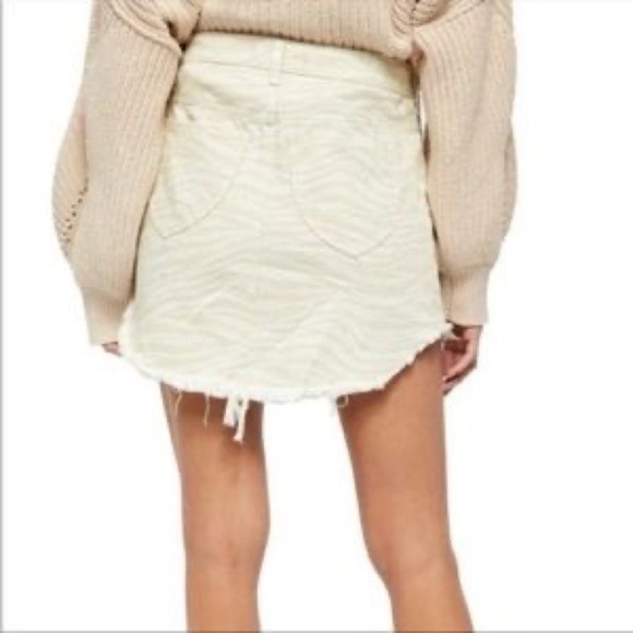 We The Free Skirt Bailey Denim Mini Zebra Print in Cream Size 28 - Picture 3 of 9